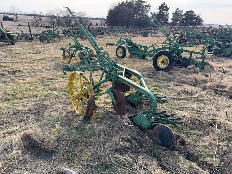 john-deere-pull-type-two-bottom-plow-image-6