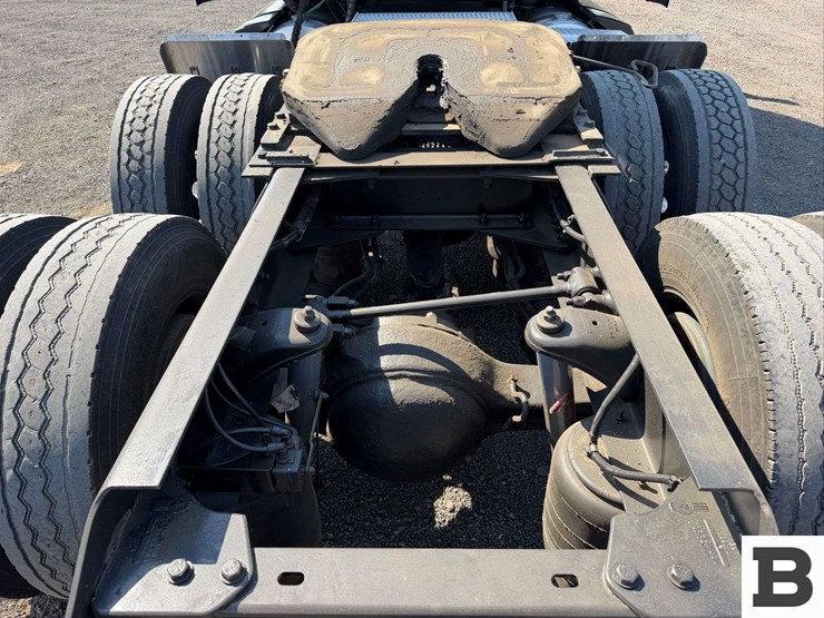 2016-kenworth-t680-image-24