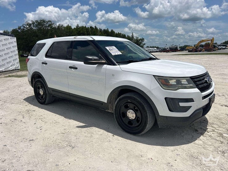 2016-ford-explorer-image-2