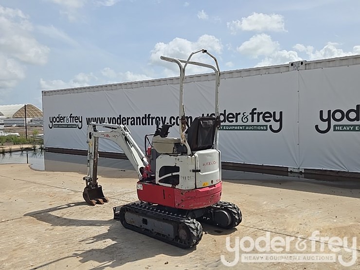2017-takeuchi-tb210r-image-3