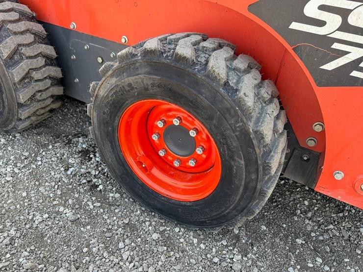 2024-kubota-ssv75-image-15