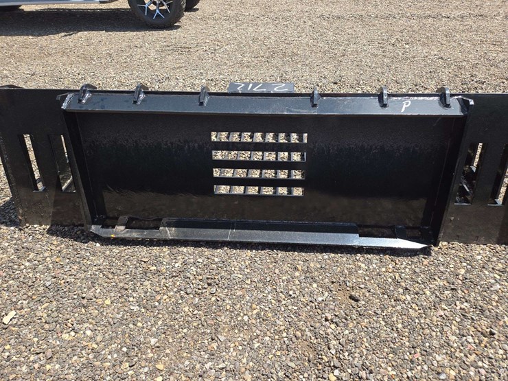 giyi-skid-steer-(66")-rock-bucket-image-6