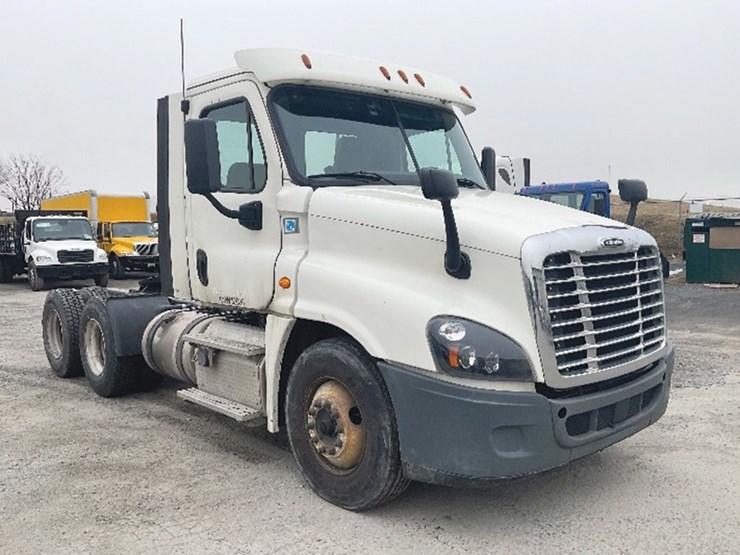2018-freightliner-cascadia-125-image-1