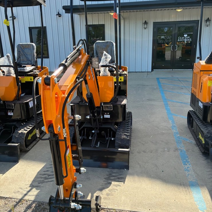 #9949 • Miva VA13 mini excavator