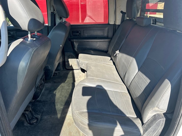 2017-dodge-3500-image-44