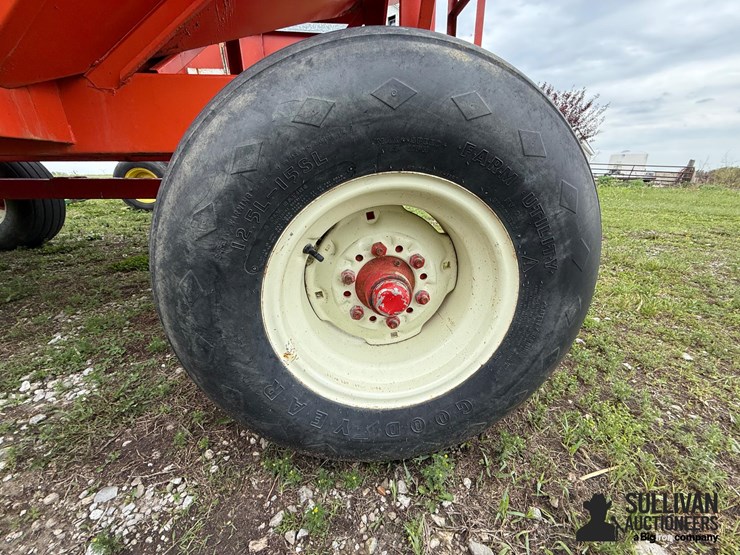 e-z-trail-275-bushel-gravity-wagon-image-18