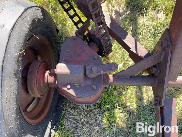 international-side-delivery-rake-image-19
