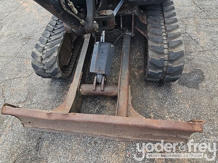 2017-bobcat-e32-image-16