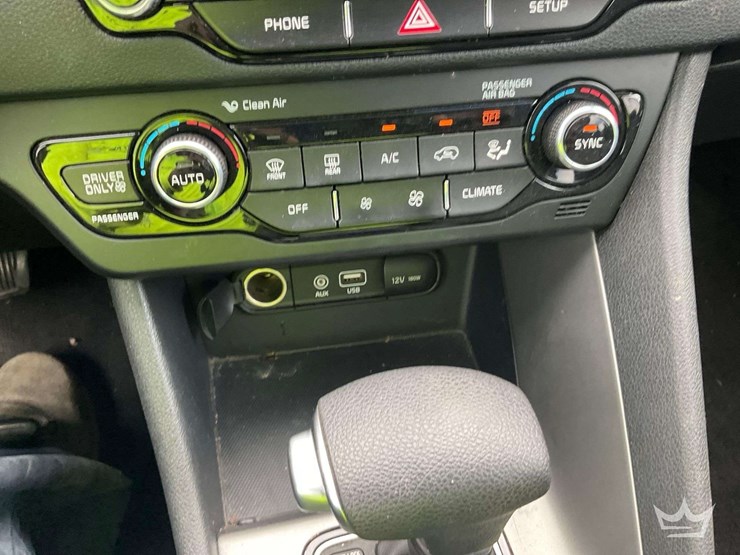 2017-kia-niro-hybrid-suv-image-16
