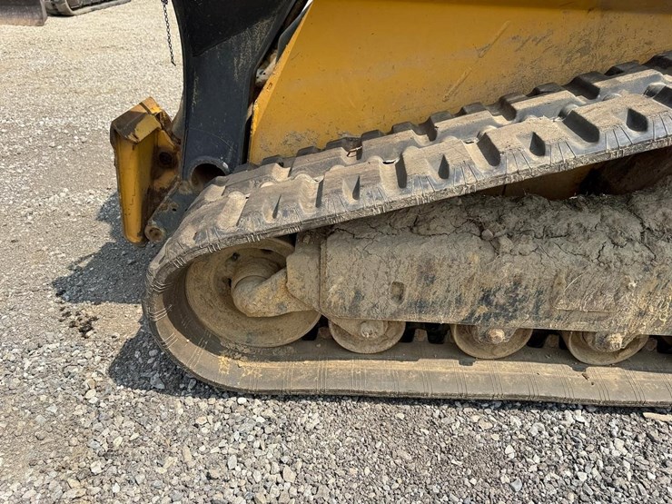 2016-deere-323e-image-17