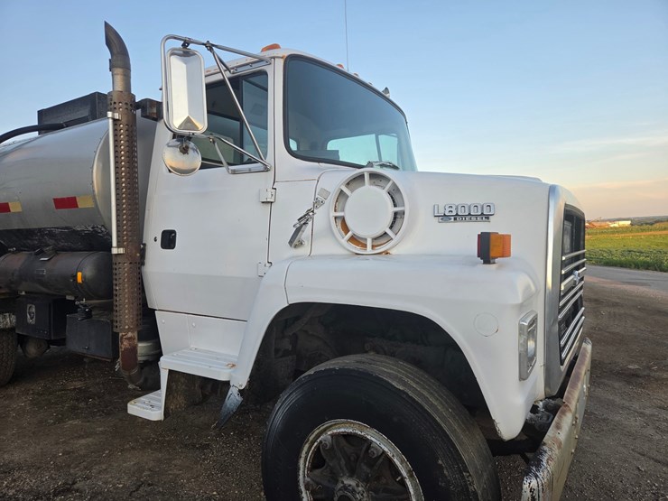 1991-ford-l8000-image-18