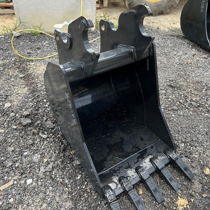 24” Quick Attach Excavator Bucket For KX80