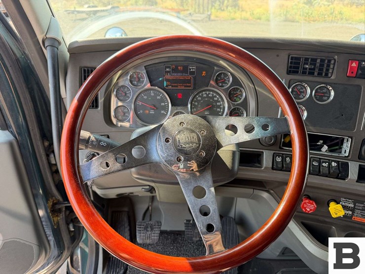 2016-kenworth-t680-image-32