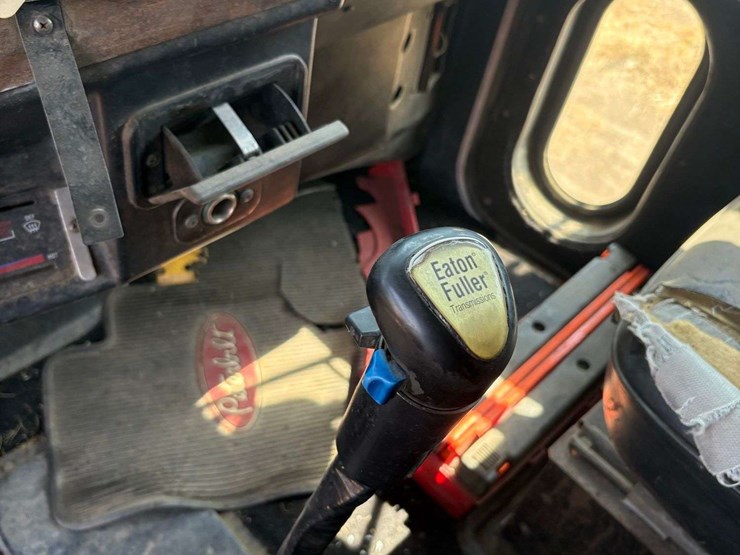 1990-peterbilt-378-image-13