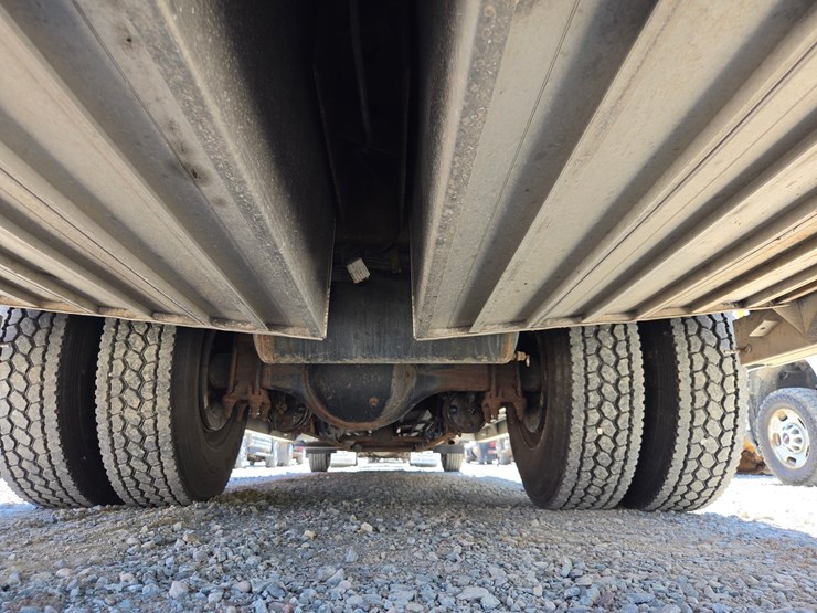 2017-hino-268-image-30