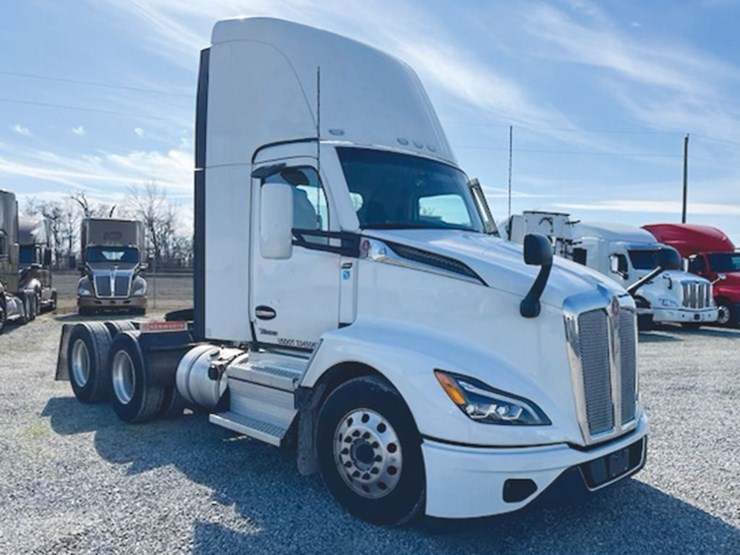 2024-kenworth-t680-image-1