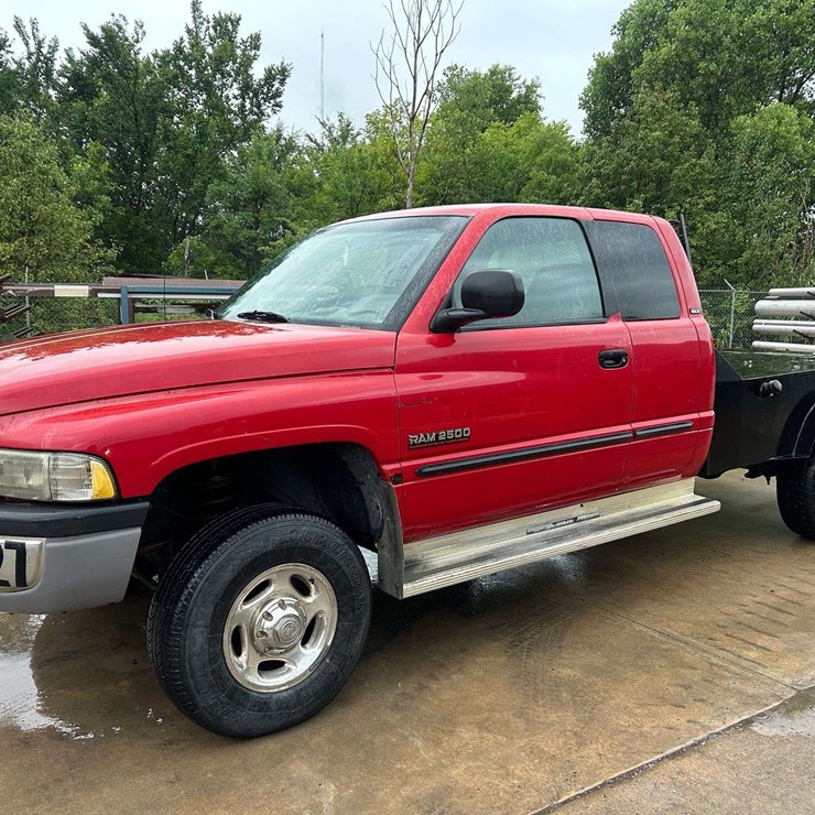 2001 DODGE 2500