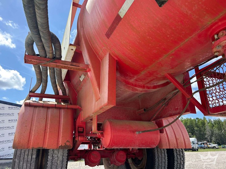 2011-tiger-44ft.-2,000-gallon-t/a-vacuum-tanker-trailer-image-19