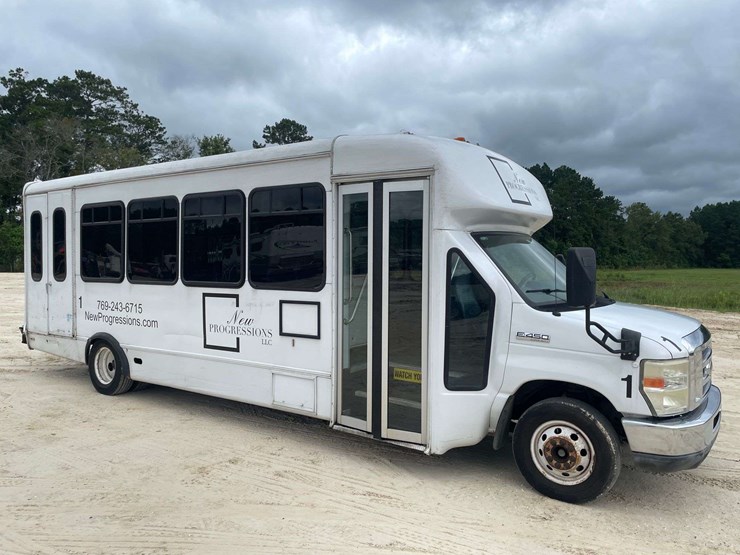 2010-ford-e450-image-4