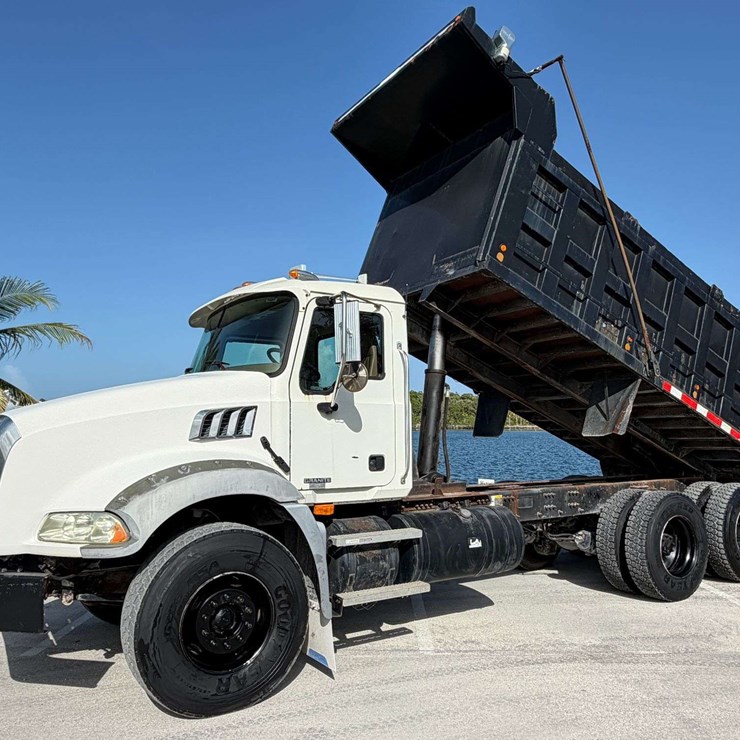 2006 MACK GRANITE CT713
