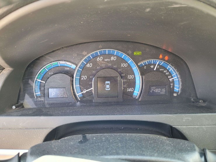 2014-toyota-camry-hybrid-le-sedan-4d-image-23