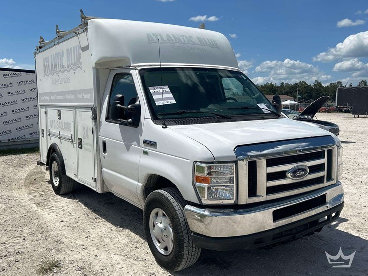 2017-ford-e350-image-2