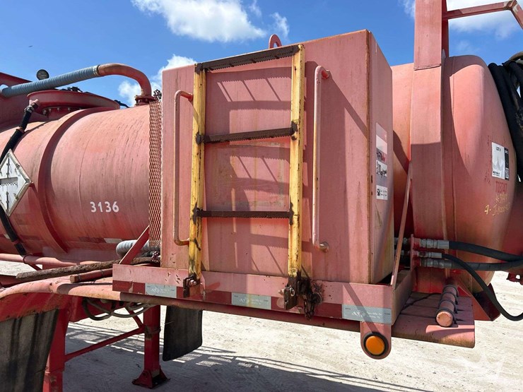 2011-tiger-44ft.-2,000-gallon-t/a-vacuum-tanker-trailer-image-14