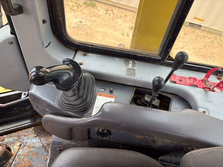 2004-komatsu-d65px-image-11