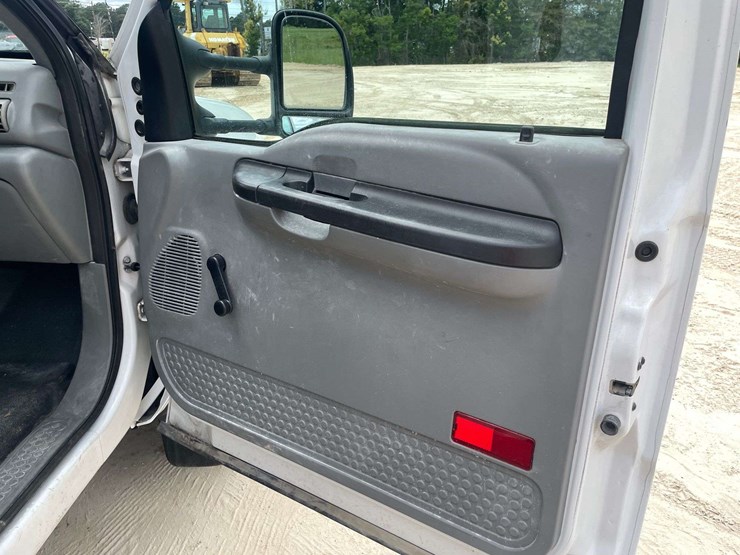 2005-ford-f450-image-15