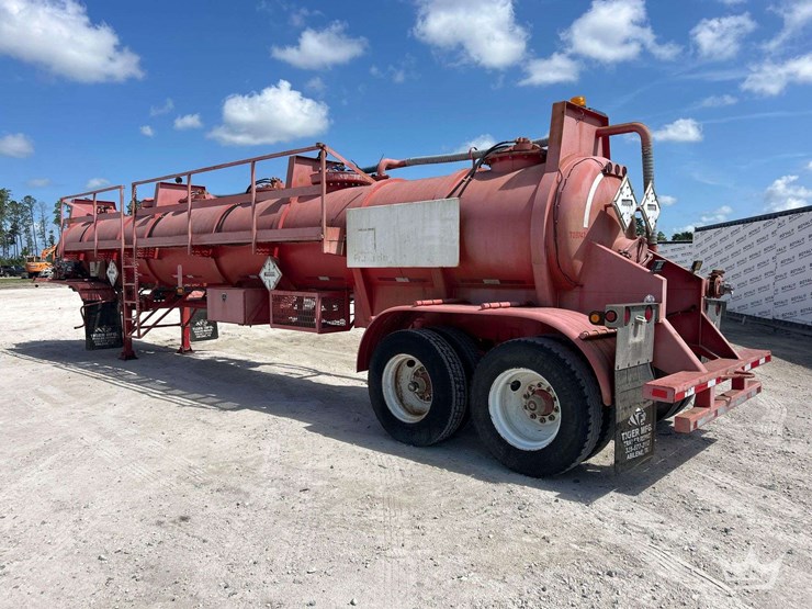 2011-tiger-44ft.-2,000-gallon-t/a-vacuum-tanker-trailer-image-4