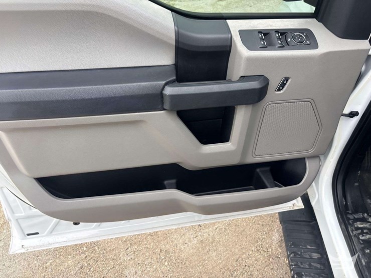 2016-ford-f150-image-13