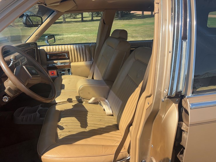 1987-cadillac-sedan-brougham-image-11