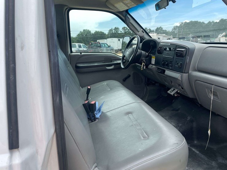 2005-ford-f450-image-16