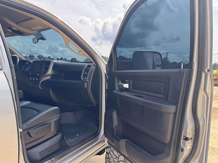 2019-dodge-2500-image-15