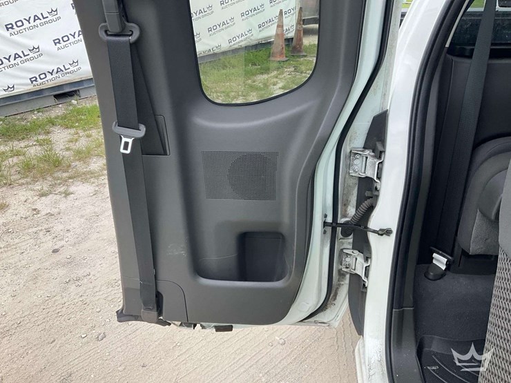 2019-nissan-frontier-image-21