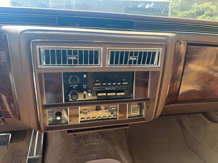 1987-cadillac-sedan-brougham-image-13