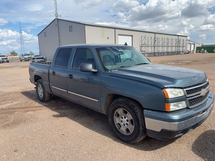 2006-chevrolet-silverado-1500-ls-image-2