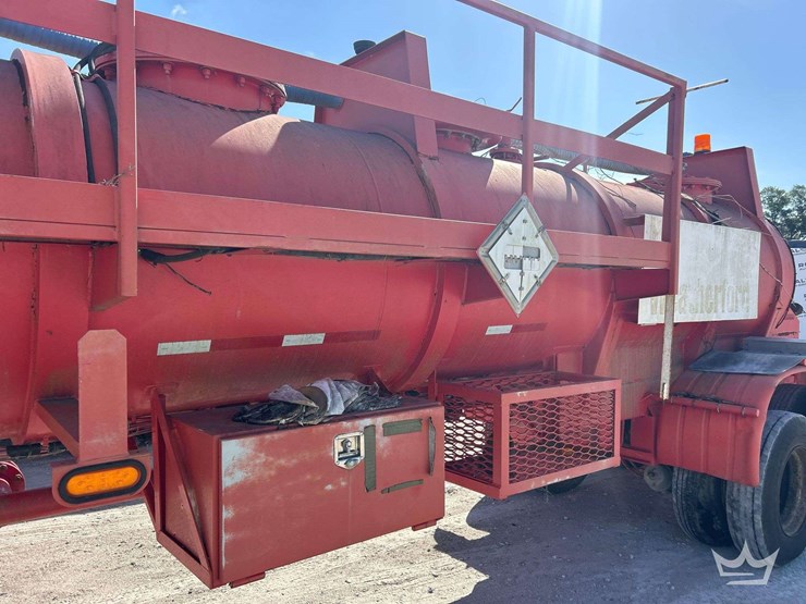 2012-tiger-44ft.-2,000-gallon-t/a-vacuum-tanker-trailer-image-12