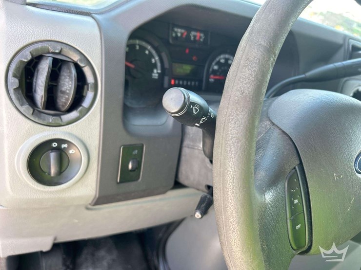 2017-ford-e350-image-16