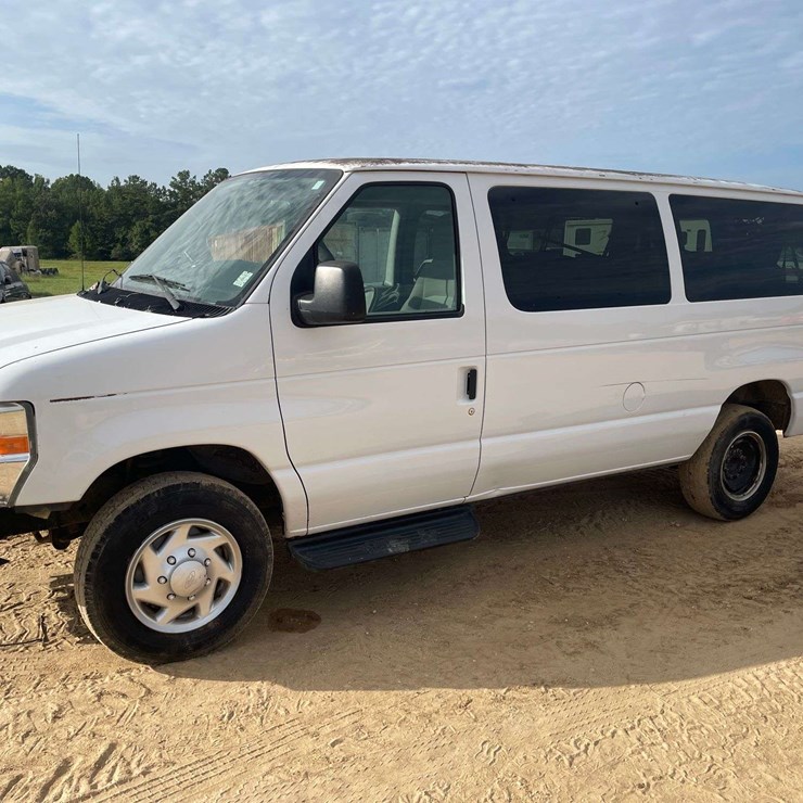 2013 FORD E350 XLT