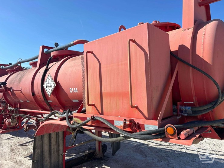2012-tiger-44ft.-2,000-gallon-t/a-vacuum-tanker-trailer-image-14