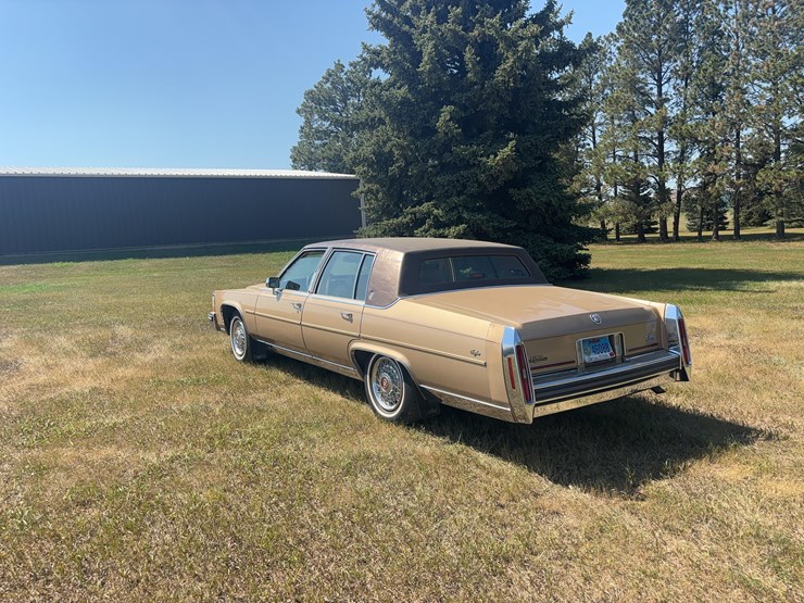 1987-cadillac-sedan-brougham-image-7