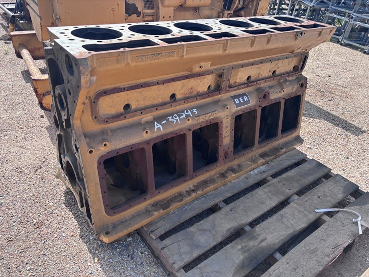 caterpillar-d353-image-1