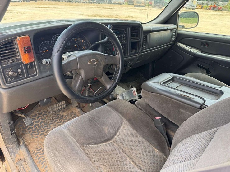 2006-chevrolet-silverado-1500-lt-image-10