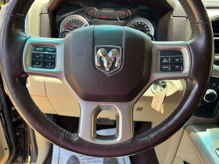2013-ram-1500-laramie-image-29