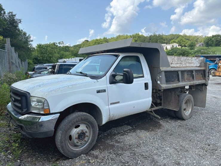 2004-ford-f550-image-1