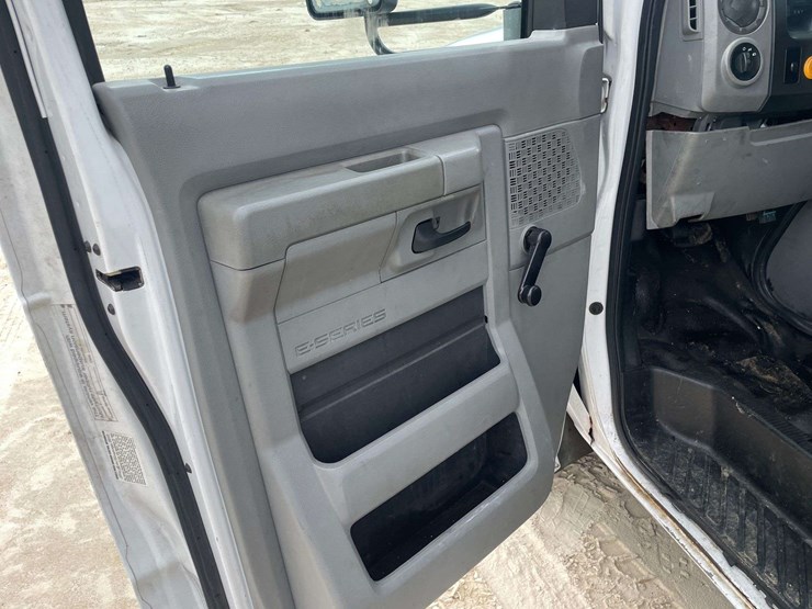 2010-ford-e450-image-9
