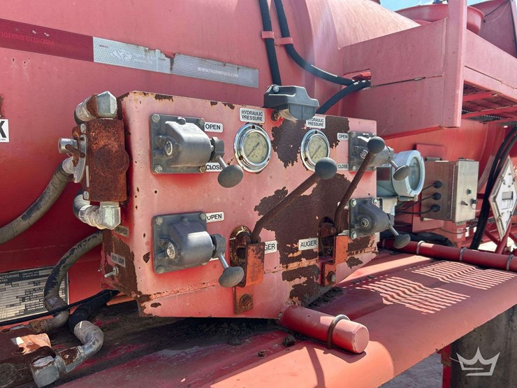 2011-tiger-44ft.-2,000-gallon-t/a-vacuum-tanker-trailer-image-7
