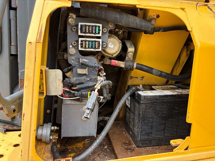 2004-komatsu-d65px-image-50