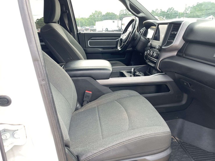 2021-dodge-2500-image-18